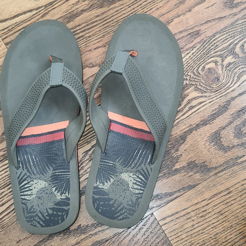 Mens Olive Green Flip Flops with Patterned Insole Size 10 NWOT - Picture 4 of 7